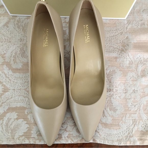 ‼️NIB‼️Michael Kors Flex Leather Mid Heels - Picture 1 of 5